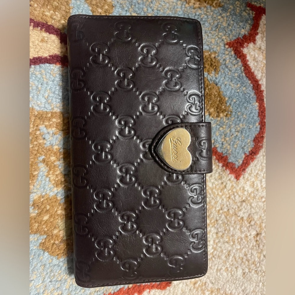 Authentic Gucci brown leather guccissima logo long around zip wallet